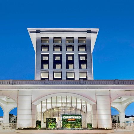 Courtyard By Marriott Bengaluru Hebbal Otel Dış mekan fotoğraf