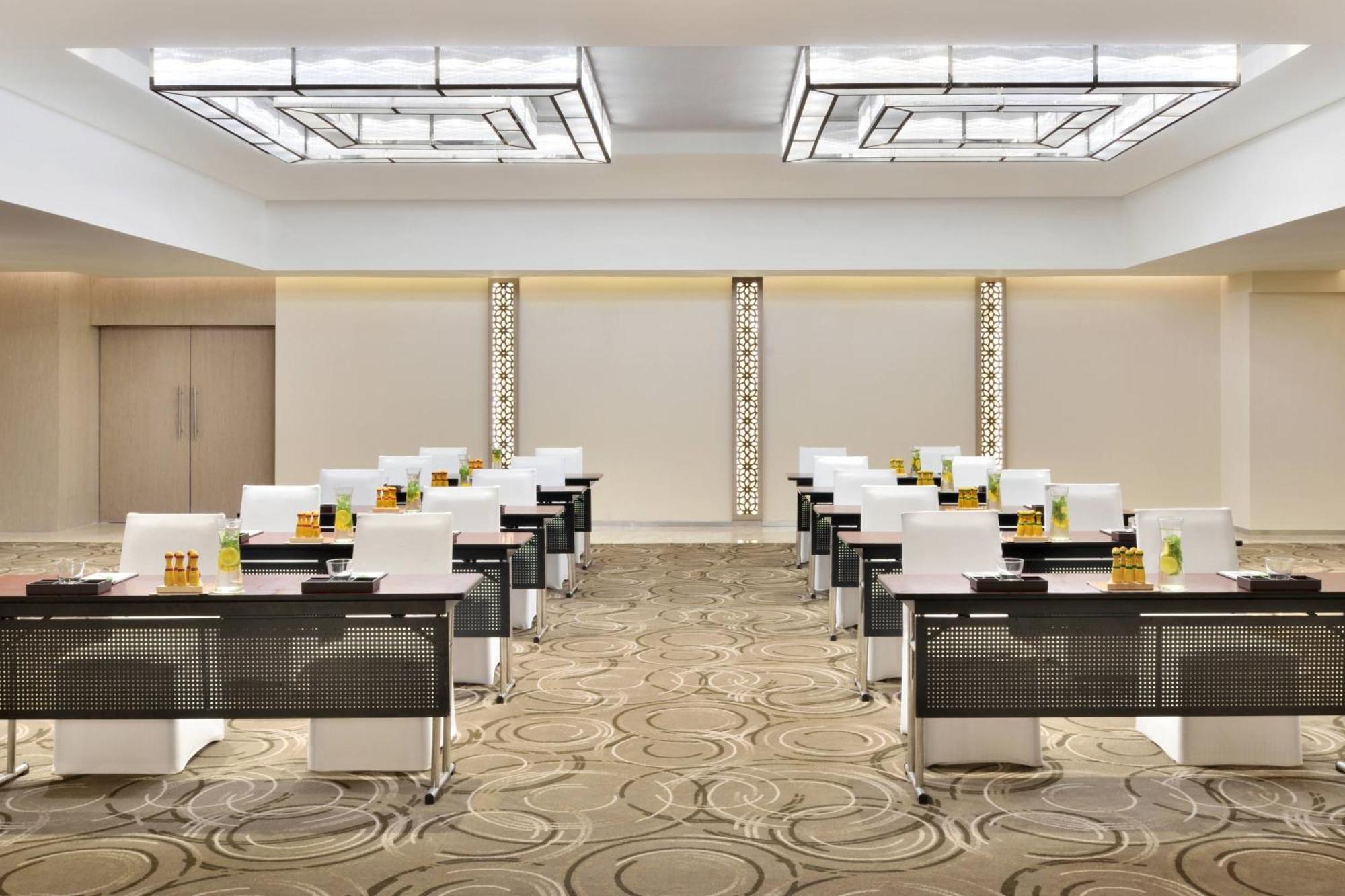 Courtyard By Marriott Bengaluru Hebbal Otel Dış mekan fotoğraf