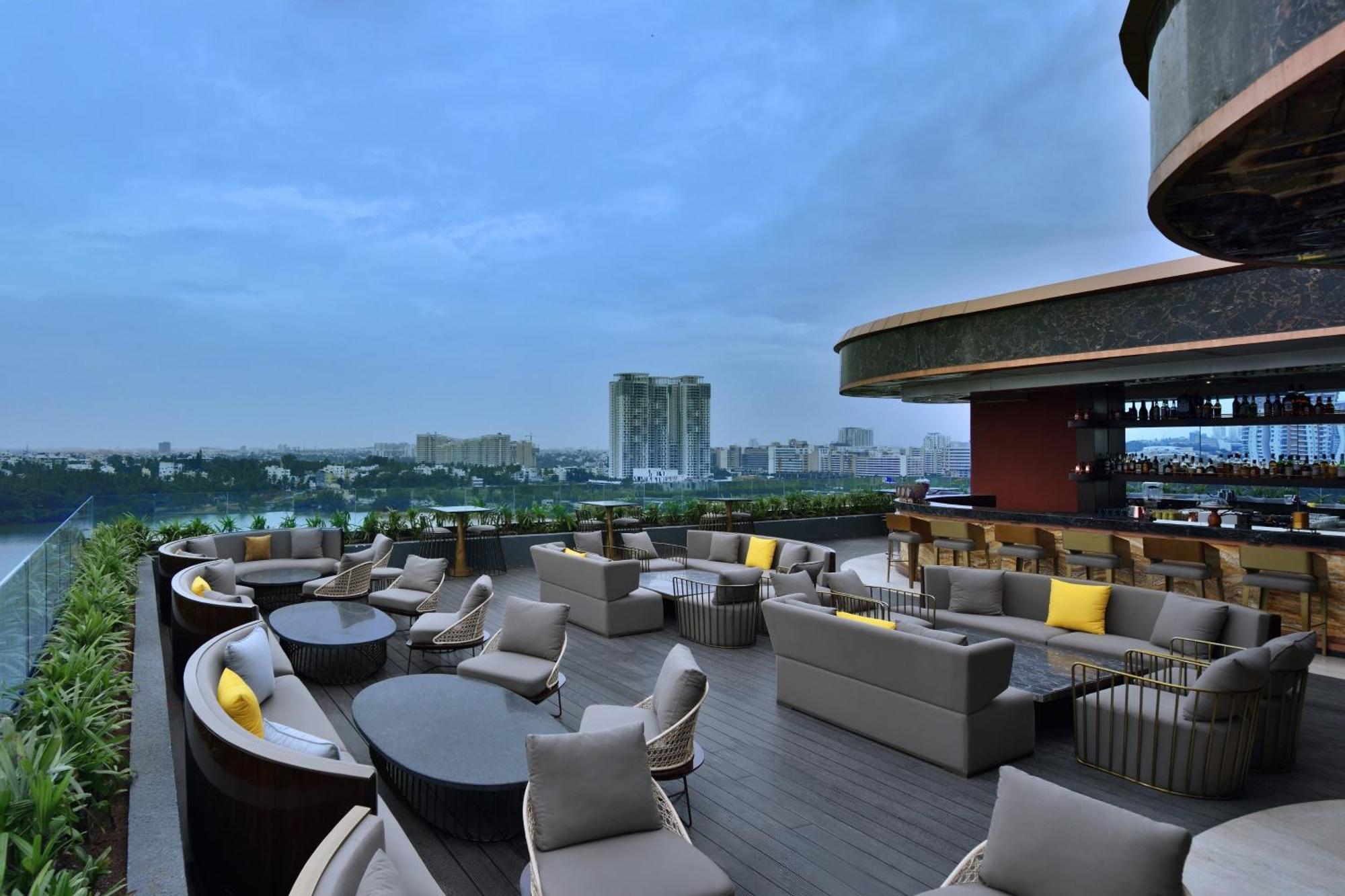Courtyard By Marriott Bengaluru Hebbal Otel Dış mekan fotoğraf